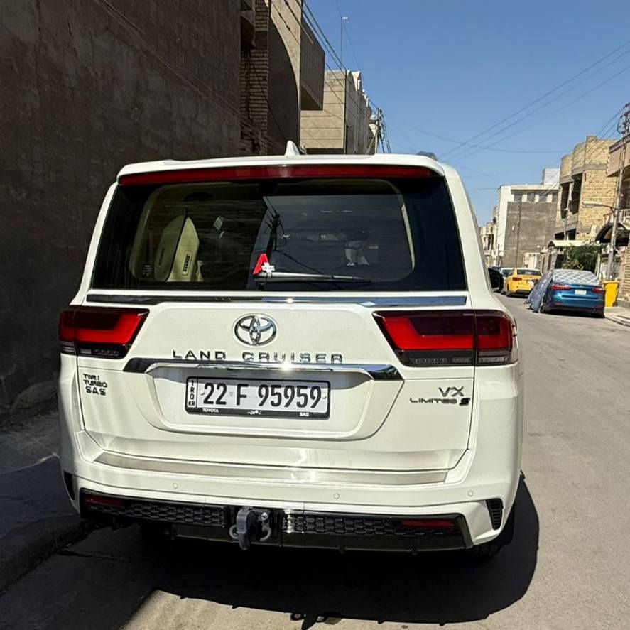 لاندكروز  2025 الفئة VX LIMITED S
 ضمان شركة ساز رقم اربيل مميز +مغلفة PPF
 ضمان 10 سنوات مكفولة كفالة عامة ماشية 25 الف سيارة جديده جداً وستخدام شخصي +صيانة تبديل دهن وفلاتر بالشركة مجاناً 
1-تون تيربو 
2-حساسات محيطية - رادار امامي خلفي جانبي 360 درجة
3-تحكمات 4جهات تحديد مسار قيادة ذاتيه حساس ستيرن رجاج 
4-مقاعد كهرباء امامي وخلفي + تدفئه تبريد
5- كامرات محيطية 360 درجة 
6- لايتات استشعار مع الجو 
7-سماعات JBL
8-انارة داخلية شاشات خلفية 
9-كامرا مراية خلفية +مانع ضباب جانبي
10-ابواب شفط 
11- تحكمات قيادة 3 وضعيات 
12- فول تحكمات 4x4 
13- مقعد السايق 3 وضعيات

رقم صاحب سيارة ***********
