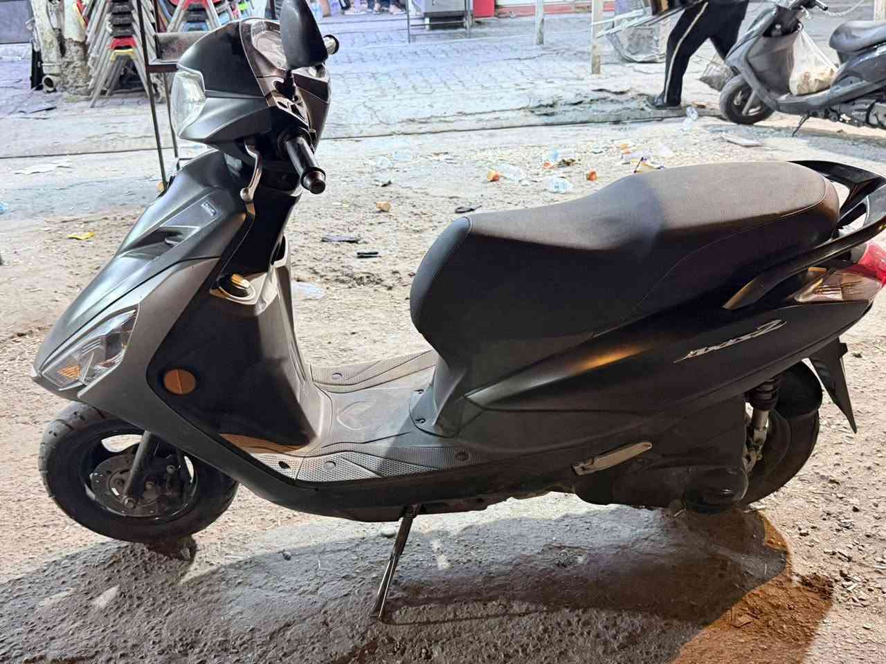 سلام عليكم اكزز حديث للبيع سعر 10 ونص
***********
