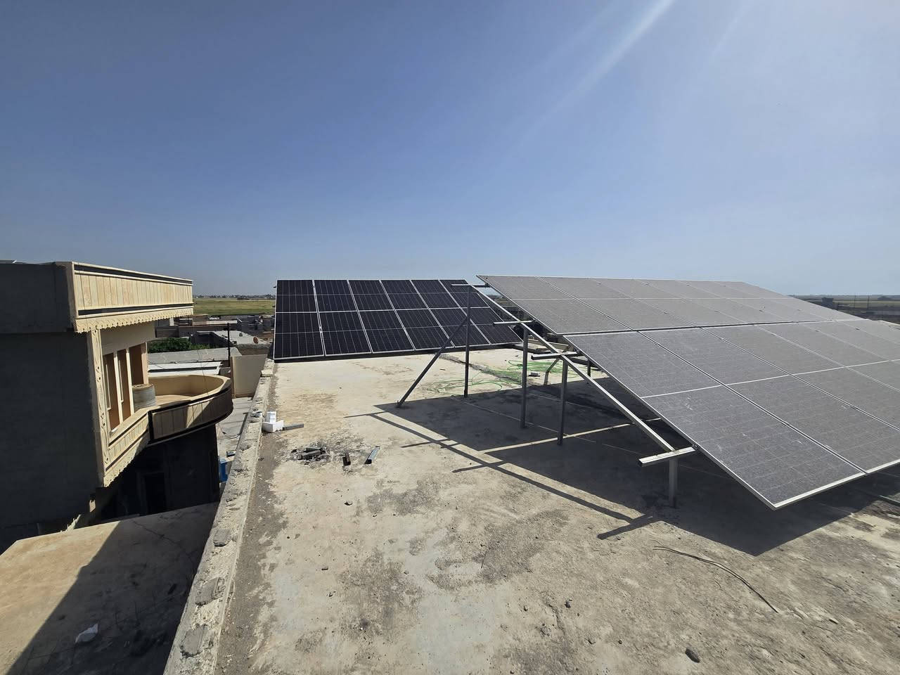 تم تجهيز وتنصيب منظومة طاقة شمسية ( سكني )
بقدرة 16940W اي مايعادل (70Aنهاري – 40A ليلي )
في الموصل / ناحية الكوير
   قريه ابو جرده

وتتكون المنظومة من :
• ألواح شمسيةبقدرة 620W نوع LONGI
• انفيرتر عدد ( 1 ) نوع Deye العملاق
• بطارية ليثيوم عدد ( 4 ) حجم 16K نوع فولت كايد حصرا
• بورد AC متكامل من قواعط دورة مع فيوزات مع مانع صواعق ارضي
خدماتنا في منظومة الطاقة الشمسية :
• ضمان الألواح ( 15 ) سنة وتدوم اكثر من ( 25 ) سنة
• ضمان البطاريات ( 5 ) سنة وتدوم اكثر من ( 10 ) سنة
• ضمان انفيرتر ( 5 ) سنة وصيانة مجانية ( 1 ) سنة كامله
• اعداد الكشف وتقديم الاستشارة المجانية
• التجهيز والتنصيب والتشغيل

توفر هذه المنظومة حلاً فعالاً ومستداماً لتأمين احتياجات الكهرباء مما يساهم في تقليل التكلفة والحفاظ على البيئة إذا كنت تبحث عن حلول طاقة موثوقة وفعالة , تواصل معنا الآن لتقديم الاستشارة المجانية ومناقشة احتياجاتك الخاصة .

العنوان : فروعنا منتشرة في كافة محافظة نينوى :

ناحية الكوير 

الموصل - حي الرفاعي - سايدين القسم
 
سهل نينوى - سايدين موصل كركوك

للطلب والاستفسار اتصل بنا على الأرقام التالية :
سرمد_
 ***********_***********
0773699682 -*********** /
*********** -*********** / 
==================================
نذكركم بأن فريقنا الهندسي والفني مستعد لتجهيز وتنفيذ كافة فئات مشاريع منظومات الطاقة الشمسية في محافظتنا العزيزة وجميع اعمالنا مشمولة بالضمان الحقيقي .
سرمدللطاقه الشمسيه 
الوكيل الحصري لـ شركة VOLT GUIDE
جـــودة - ابـتـكـار - ضـمــان
