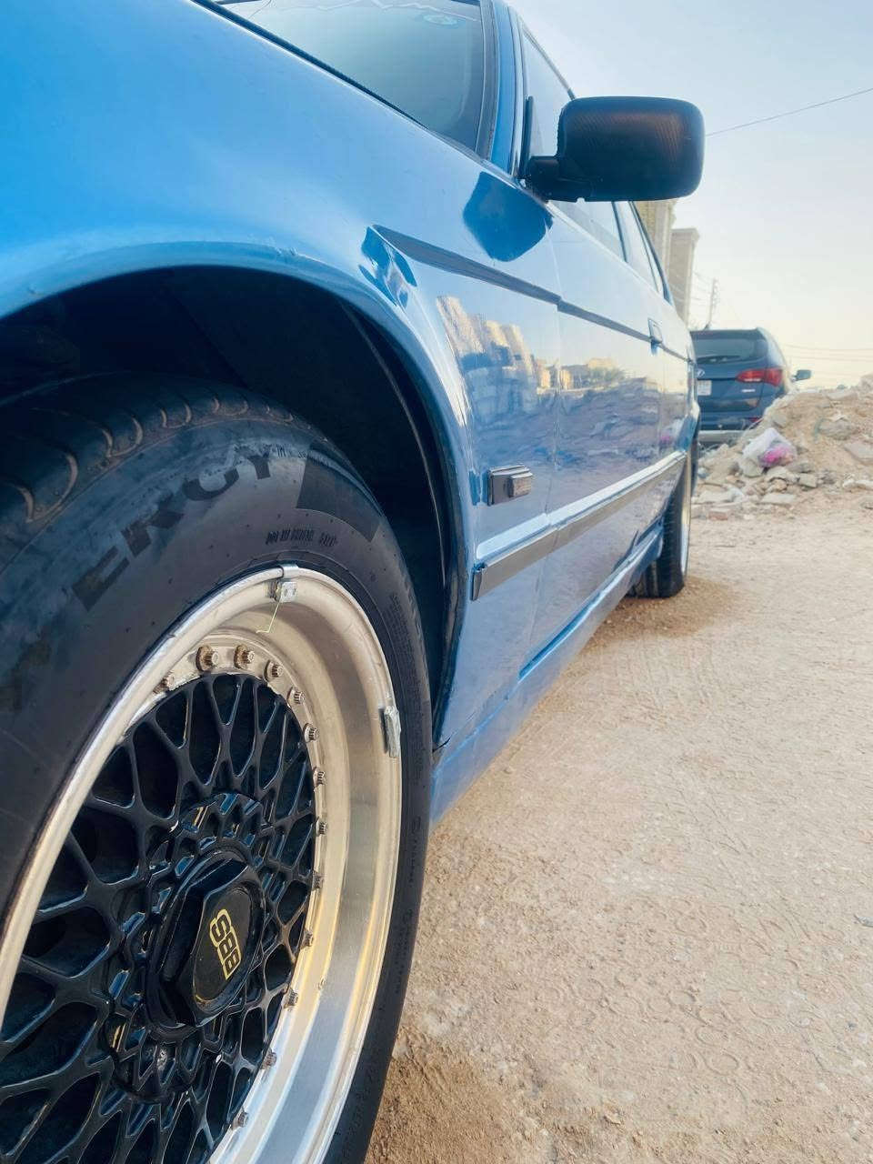 BMW 525i للبيع فقط
1991 مديل 
525 مسكر محرك بلاد 
رقم نجف انكليزي الجديد 
سنويه جديده لل2029
تبريد ثلج 
مداور ثاني يوم 
فتحه  كهرباء
زنون ابيض عالي
حداديه كامله
جام 4 كهرباء 
دواخل نضاف بيبان جلد نضاف 
كشنات جلد 
ويل رياضي توسايز 
تايرات قبل شهر مبدلهن 
لون ازرق غير محدد 
سياره نضيفه ماناقصهه شي مثل ما موضح بلصور 
السعر 70$ وبيهه مجال
 المكان نجف
***********
*********** 
فقط اتصال
