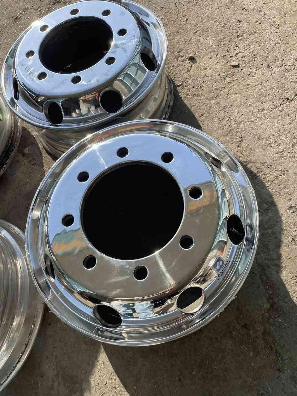 ويل كب اتيكو اصلي الحجم 19:5 ثمانية برغي سعر زوج 250 الف مكاني مجمع مشن بغداد يوجد توصيل لجميع محافظات 
جملة و مفرد  ***********
