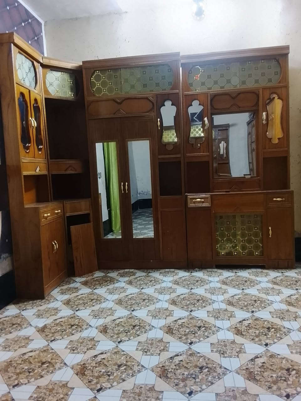 سلام عليكم 
غرفه للبيع السعر 900 وبيها مجال للشراي
المكان الغرفه الكرمه
***********
