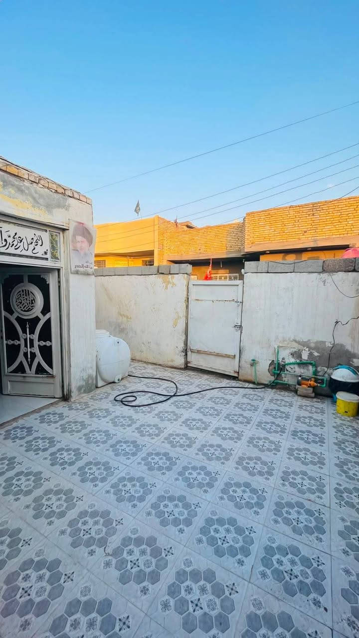 السلام عليكم
دار المساحة 190م حي الجوادين (شارع جاسم البدري)
يتكون من غرفة نوم +صالة+ مطبخ +إستقبال
السقف سندويج وفوكه صبه خفيفه
الأرضيه بورسلين
البيت جاهز مي كهرباء ومجاري
أي إستفسار

***********
