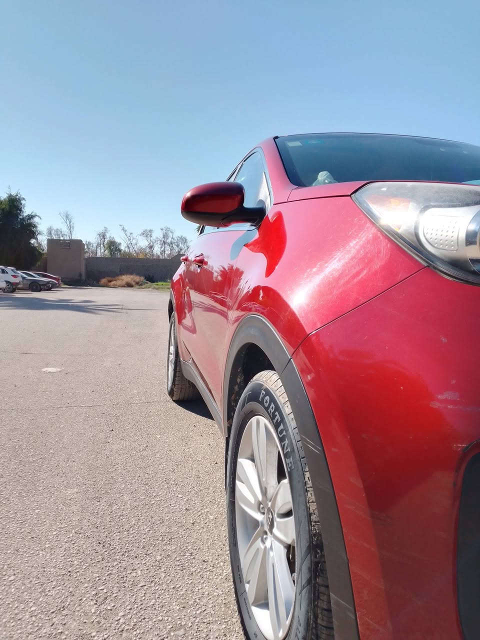 بسم الله
سبورتج 2017 Fe لون كرزي مصدف 
سيارة نظيفة جداً على ايدنة 
كلشي بالسيارة بلادي السيارة ليبل واحد ، داخل لونين محرك اقتصادي ،گير ومحرك بلادي، السيارة ماشية 90 الف ، حساسات كامرة دوراة ، تنبيهات ذكية ،وبقية مواصفات السبورتج... وراد امريكي (كلين تيتل) يعني بدون ضربة ماشية بالعراق 30 الف فقط ،،نضيفة جداً وبيهة تخم تاير جديد تايلندي ، ثلاثة انظمة للقيادة (سبورت.عادي. وايكو) مانع انزلاق اضاءة نهارية اوتو 
مشروع وطني رقم انكليزي وتحويل باي مكان ، سيارة مكفولة من الصبغ والتبديل ماعدا طخة بسيطة بباب الراكب على وضعهة 
مكان السيارة بغداد الكرخ 
***********
***********
