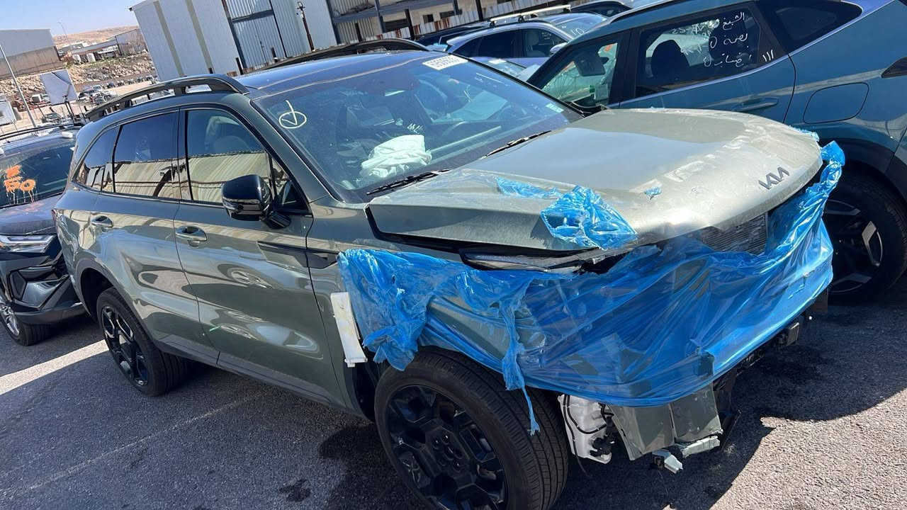 السلام عليكم....سورنتو X_line برستيج أعله سورنتو نازله فول مواصفات للأخير...تبريد تدفئه مقاعد امامي...تدفئه مقاعد خلفيه...5 كامرات محيطيه...المرايه الداخليه عباره عن شاشه...و بعد هواي مواصفات من ضمنه سستم صوت و خزن مقاعد و داتا شو الخ....حادثه مثل ما موضح بدون صبغ بس بارد يصير بيه...سعره 215 ورقه قفل بعمان بدون تصليح تدخل على كتاب شهداء عادي...و اليريده مصلحه كامله ب 225 ورقه قفل تدخل على كتاب الشهداء....يعني العنده كتاب شهداء تكمل عليه ب 235-240 ورقه كامله واصله عند المشتري مرقمه....للإستفسار *********** او *********** تحياتي الكم اخوكم مصطفى...🤍
