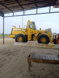 شاحنة • للبيع