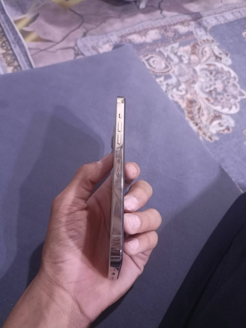 سلام عليكم للبيع جهاز ايفون 12 برو ماكس ذاكره 256 نضيف مبدل شاشه وبطاريه والكامراه للستفسار اكثر ***********
