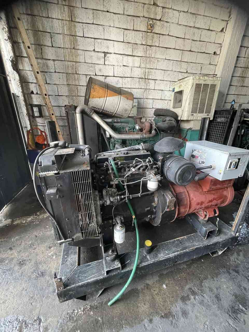 Perkins-50kva 
مولد بيركنس بريطاني اصلي ٥٠كيفي توليد ايطالي  شرط حمل مامفتوح مولد اخو جديد.. 

عنوان: اربيل  اكو توصيل لجميع محافظات العراق 
سعر ٣٥ورقة
*********** واتس اب
