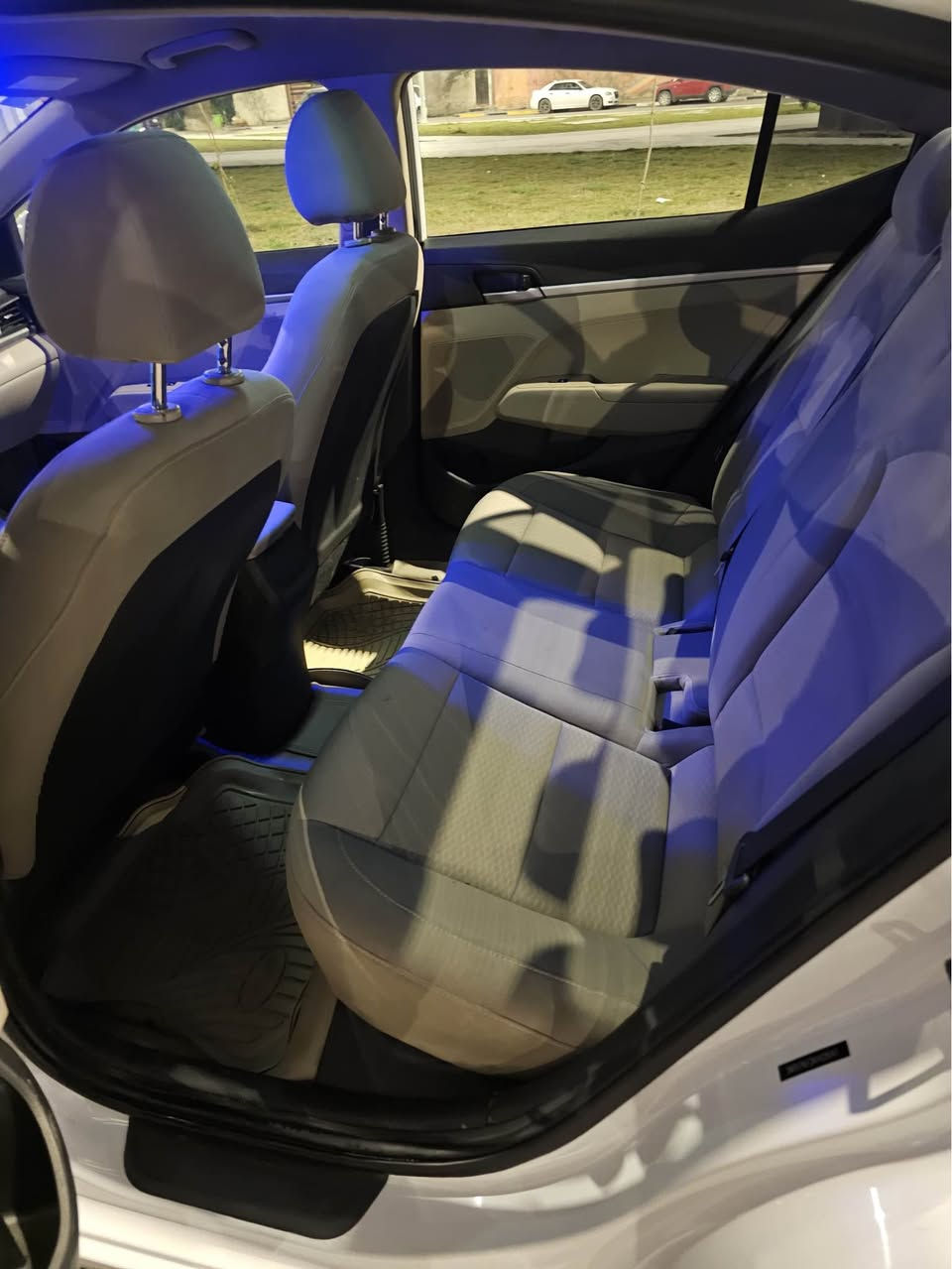 سلام عليكم هونداي النترا وارد امريكي ضررها مدكر مبدل وبارد باب سائق بدون ايرباك وبيها صندوق بيها كلير وباقي سياره كفاله رقم بصره حره محركها ألفين وكيرها اي تي سياره كلش نظيفه للبيع بسعر ١٣٨ وبيها مجال *********** البصرة, العراق
