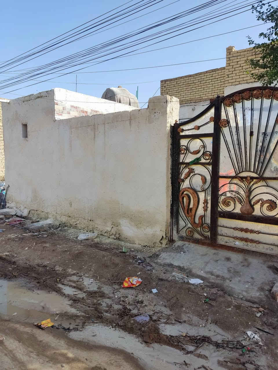 بيت 200 غرفتين نوم وصاله واستقبال ومطبخ ومدخل كبير وصحيات خارجيه وداخليه وطارمه وحديقه وموقع ممتاز قريب علي الشارع السايدين والمجمعات التجاريه زراعي جميع الخدمات عدا صب الشارع ويجري العمل على في الفروع المجاوره وسيأتي شارع البيت لاحقا السعر سبعين مليون السديناويه الفرع المقابل كافتريا الملاك


**إذا كنت صاحب هذا الإعلان وتريد حذفه لأي سبب، رجاءا أرسل رسالة إلى الدعم الفني**