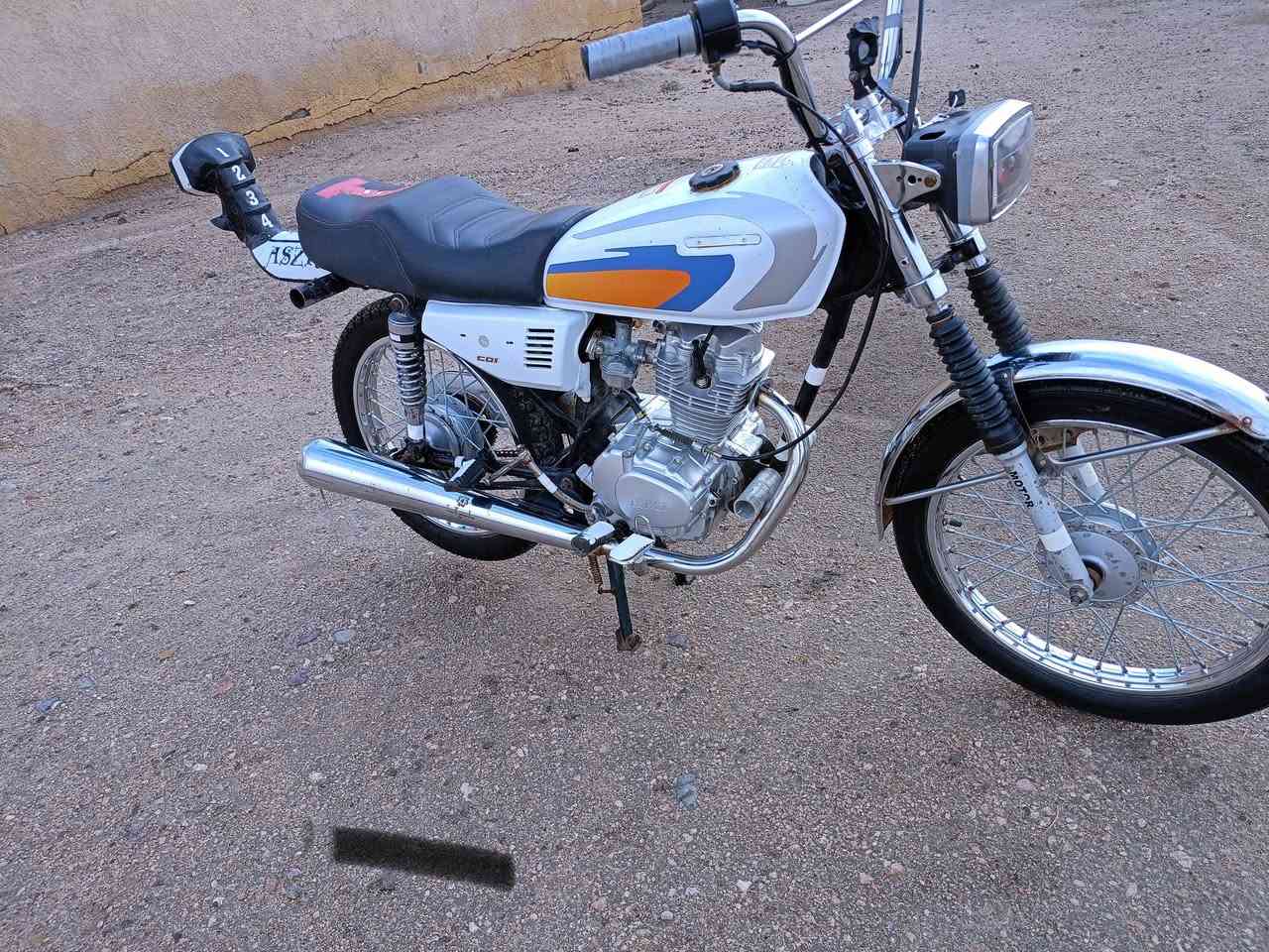 دراجه للبيع كلك كلك  شاصي 18وتعميره 2024
دراجه ما تخسر عليها ربع محرك فقط بستم مبدل بيه ناعم ويخبل معدل حلو 
سعرها 450وبيها مجال لشراي 
للأستفسار ***********
مكاني البطحاء
