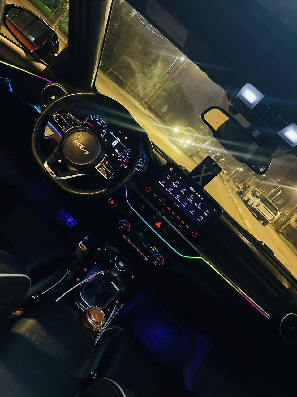 للبيع او المراوس 
كيا فورتي جي تي لاين 2023 فول مواصفات للاخير 
محرك 2000 دوش (المحرك مفتوح والمفتوح مينكفل ) لا نضوح ولا حماوه ولا تنقيص ولا تبخير 
ضربتها موجوده بلصور صندوق وجاملغ والباقي كفاله بجم كبس 
فتحه 
بصمه تشغيل وابواب 
تشغيل عن بعد
رادارات جانبيه امامي واخلفي
صندوق بصمه وفتح ذكي 
شاشه جبيره وتبريد شاشه
تدفئه وتبريد امامي وخلفي قطعتين
كشنات جلد تدفئه وتبريد
لدات اناره داخليه كامله متغيره بلجهاز
عين الشيطان متغيره بلجهاز
بعد هواي بيها مواصفات 
سعرها 135 وبيها مجال والكل يعرف بلجي تي لاين واسعارهن وانه بلخدمه
تعجبك السياره ع راسي متعجبك فدوه الك 
العنوان بصره التحسينيه 
***********
