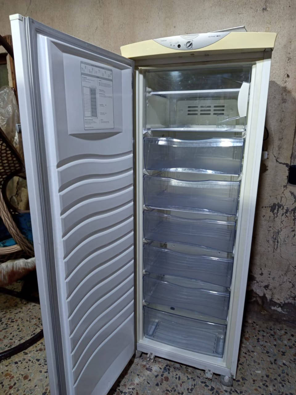 مجمده عمودي على وضع الشركه يوجد لدينا ازيد من مجمده عمودي على وضع الشركه فريزرات ثلاجات اي شيء تطلبونه اذا ما موجود ونوفره لكم حتى برادات ماي اكو يم ورشه ابو  زهراء تبريد والتكييف مكان بصره ابي الخصيب يوجد لدينا خدمه توصيل تواصل مع رقم***********
