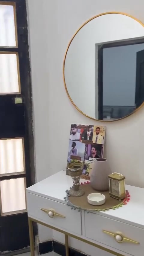 🏡 للبيع – منزل متكامل بمساحة 250 م²
✔️ المساحة: 250 متر مربع
✔️ البناء: البيت مبني بالكامل بالطابوق
✔️ التشطيب: كامل، بدون أي نواقص
✔️ جميع أعمال البناء والمواد المستخدمة: درجة أولى

الطابق الأرضي:
• غرفتا نوم
• صالة
• ديوانية
• مطبخ حار
• مطبخ بارد
• مجاميع صحية داخلية
• مجاميع صحية خارجية

الطابق الأول:
• 4 غرف نوم واسعة
• غرفتان ماستر (حمام خاص)
• صالة
• مجاميع صحية

🏠 منزل متكامل بتقسيم عملي ومساحات مريحة، جاهز للسكن مباشرة.

📩 للاستفسار 

 ***********
***********

