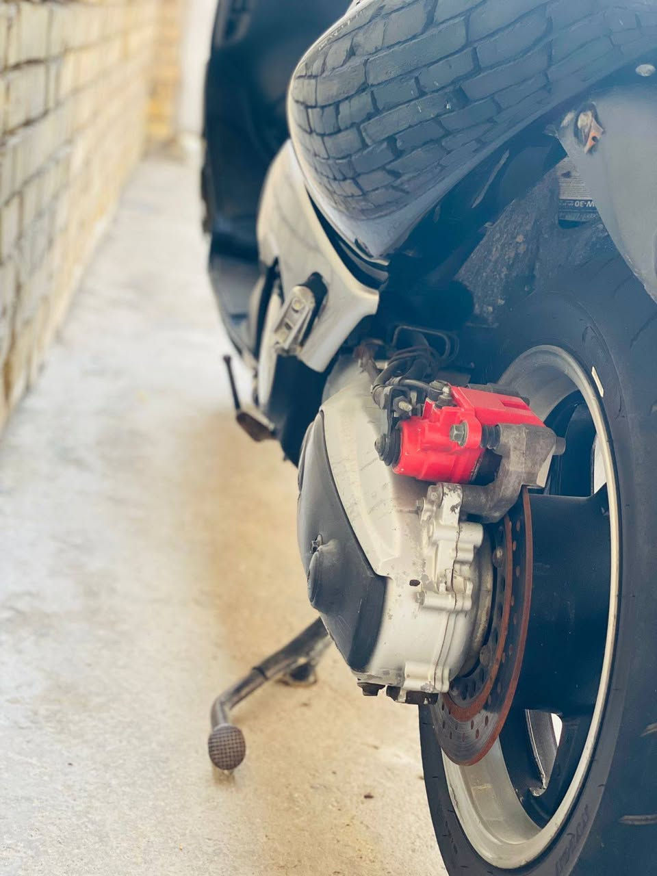 سلام عليكم شباب دراجه تي ماكس2008 للبيع كبالكم بل صور الدراجه خير من الله  ما متواجد عل فيس 
رقم الهاتف ***********
