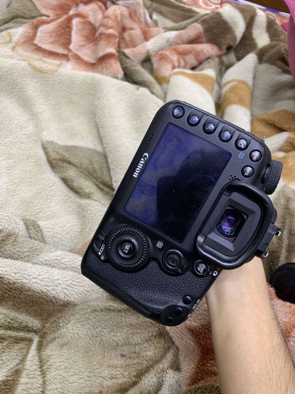 كانون 7d مارك تو شتر 24 كامره كلش نضيفه بطاريات ثنين + عدسه 70/200 دبل استبلايزر مو العاديه  بيه فقط فطر ما مئثر ع كلشي ونضيفه وكلشي ع فحص 
شعندك مراوس اعرض سوني نيكون كانون


**إذا كنت صاحب هذا الإعلان وتريد حذفه لأي سبب، رجاءا أرسل رسالة إلى الدعم الفني**