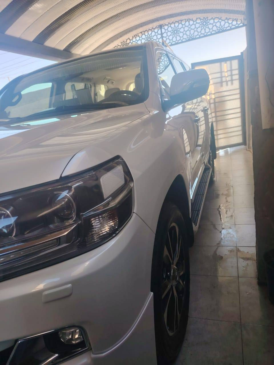 السلام عليكم لاندكروز موديل ٢٠١٨ مكفوله كفاله عامه رقم بغداد بسمي السعر ٥١ الرقم ***********بغداد
