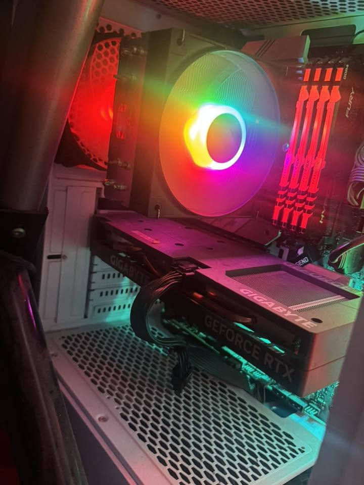 معالج i7:11700k انتل
GPU 4060 نسخه الايكل كيكا بايات 

تخزين ٦ تيرا m.2 ssd او ١ تيرا حسب رغبه المشتري 

مذر بور ستيل ليجن z590 As rock 

تبريد هوائي 

بور 750 

رامات 32 ddr 4 :3200 mz 

كنك ستوم فيو راي  

مكاني محافظه بابل وعندي توصيل 

للتواصل ***********
