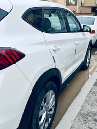 توسان 2019 وارد أمريكي حادثها بس الباب إلى خلف السائق  محرك 2400 GDI م...