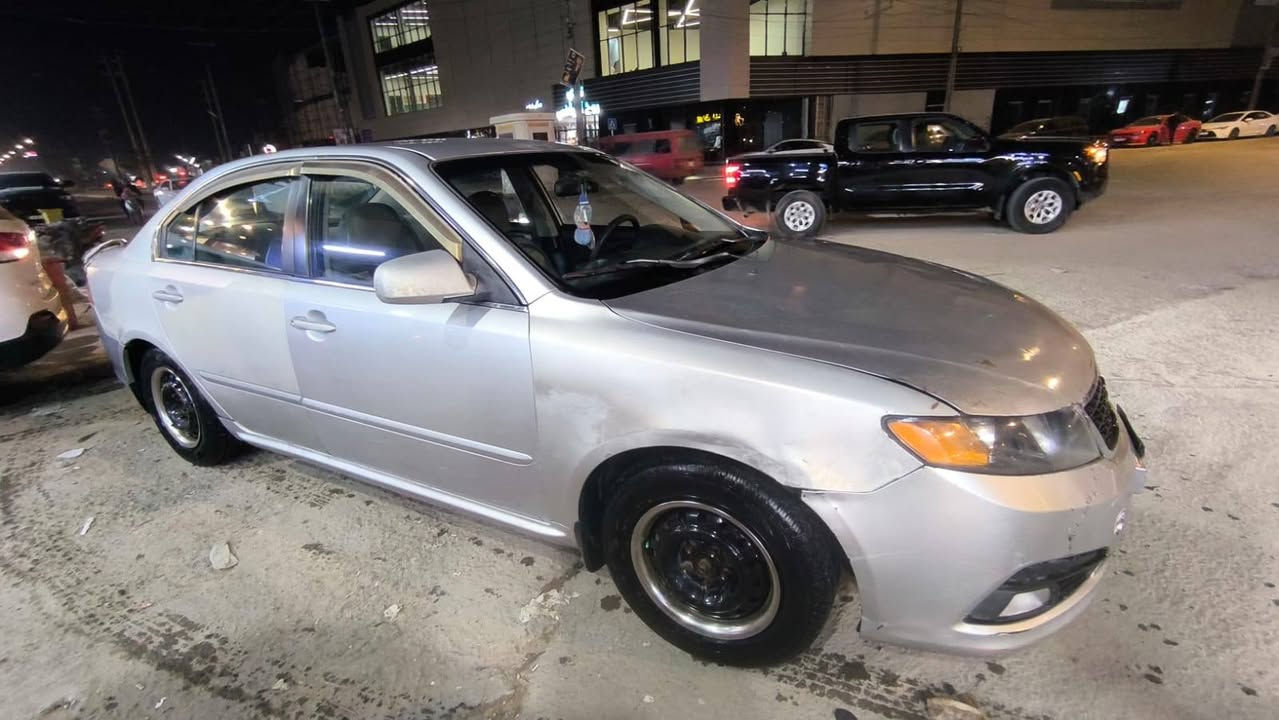 كيا اوبتيما ٢٠١٠ للبيع او امراوس سيارة جاهزة من كلشي حداديه مكينه كير فقط البدي بيه جراد السعر ٨٣ وبيها مجال للطيبين مكان السيارة الناصريه المركز 
***********
*********** بي واتساب
