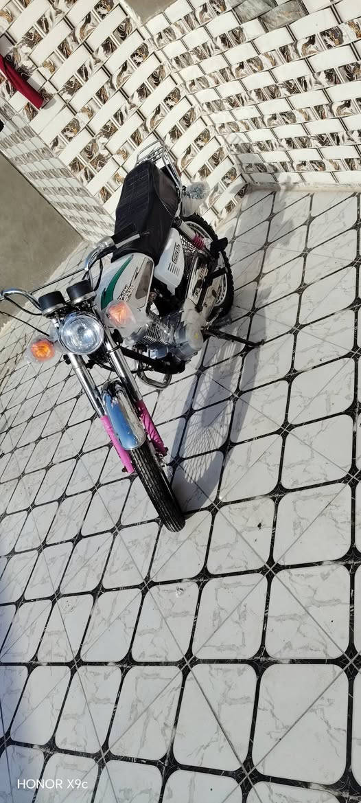 للبيع دراجه نظيفه وحلوه ما عايزه كل شيء موديل 2023 اوراق ضايعه مقفوله كفاله عامه السعر 380وبيها مجال مكان نجف ***********
