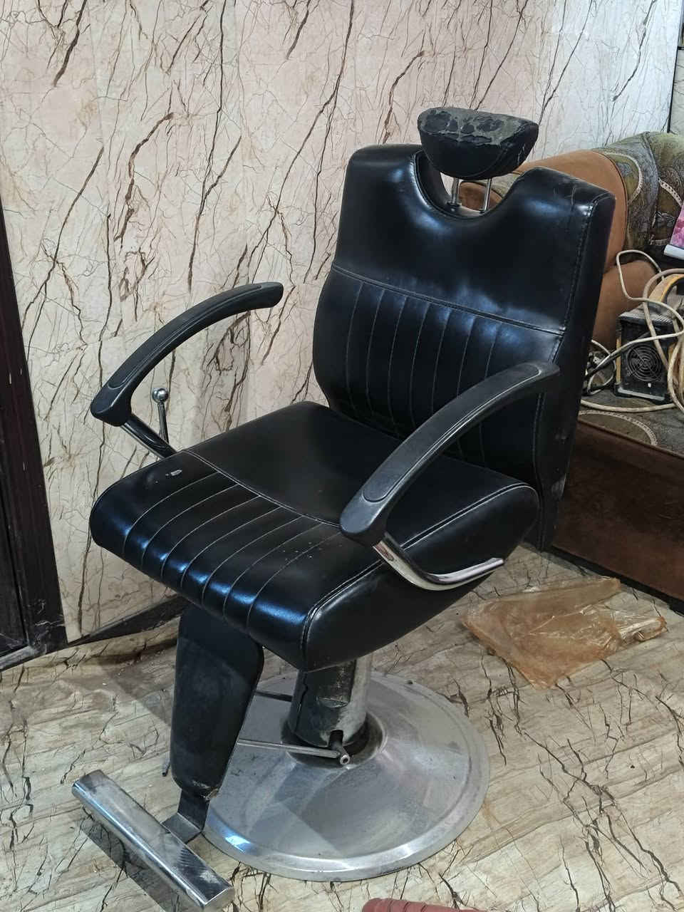 السلام عليكم لبيع كونتر ألمنيوم خمسةَ أبواب طول ٢ متر ونص مع كرسي حلاقة نضيفات جدا الدورة شارع ٦٠


**إذا كنت صاحب هذا الإعلان وتريد حذفه لأي سبب، رجاءا أرسل رسالة إلى الدعم الفني**