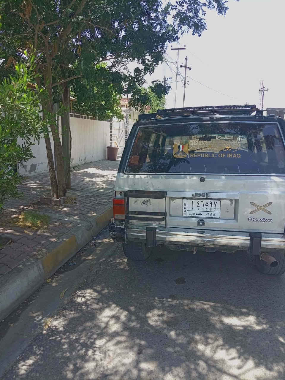 للبيع ولمراوس شعندك نزل  جيب شيروكي موديل 89محرك نيسان  2400بيكم شبوط محرك وكير شرط  لا تنقيص ولا تبخير داخل نضيف احمر كاعية جلد    تشغيل دكمة تجي بلادي كهربائيات شغالة ويل 17 بلادي سيارة حلوة وكاعدة رقم كركوك الماني شرط التحويل ول وكالة ولغرامة سنوية عضم عاج سستم سماعات بلادية  ومسجل شغالات    السيارة لايتات سكنات شغالات سبير ويل كروم بعده ما نازل صدر جديد تايرات جدد  السعر 30وبيها مجال للطيبين مكاني كركوك ***********
