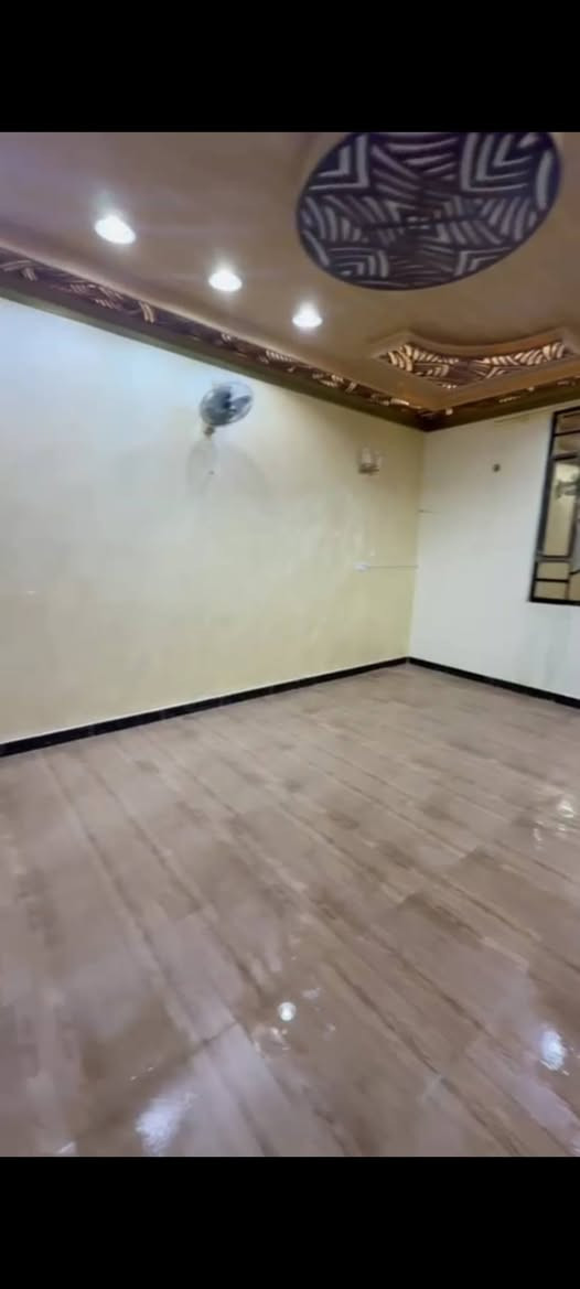 🏛️ 🔥 للبيع دار طابقين سكني فخم مميزة  في ياسين خريبط 🔥🏛️ 
📍 الموقع: البصرة – الزون الأول قرب الحديقه– 
ـــــــــــــــــــــــــــــــــــــــــــــــــــــــــــــــــــــــــــــ

🔹 المساحة: 200م²
🔹 الواجهة: 10 م 
🔷 بناء طابوك سقف كونكريت 
🔹 البناء: حديث درجة أولى
🔹 عدد الطوابق: طابقين 
🔹 يقع على شارعين فرعي 𝟭𝟬م 
🔹 الطابو: ملك صرف بدون ورثة

ـــــــــــــــــــــــــــــــــــــــــــــــــــــــــــــــــــــــــــــ
✨ #تفاصيل_الطابق_الأرضي:
▪️ غرفتين منام
▪️ صالة واسعة +
▪️ استقبال الضيوف 
▪️ مطبخ كبير + مخزن
▪️ كراج سياره 
▪️ صحيات عدد (2)
ـــــــــــــــــــــــــــــــــــــــــــــــــــــــــــــــــــــــــــــ
✨ #تفاصيل_الطابق_الثاني:
/ غرفتين 
/صاله  كبيره
/مطبخ 
/صحيات 
/ سطح 

💰 السعر 460مليون قابل للتفاوض 

ـــــــــــــــــــــــــــــــــــــــــــــــــــــــــــــــــــــــــــــ

📞 للتواصل والاستفسار: *********** –
تتوفر خدمة واتساب 
🏢 جميع الدور متوفر– مكتب مسجّل رسميًا ومعتمد قانونيًا

ــــــــــــــــــــــــــــــــــــــــــــــــــــــــــــــــــــــــــــــــ
📍 عنوان المكتب: البصرة – الأربع شوارع – شارع الرئيسي العام (قرب مدارس الأدريسي الأهلية)

🌟 #نستقبل_عروضكم_وطلباتكم_السكنية_والتجارية
