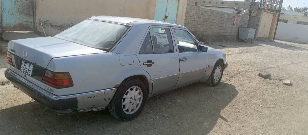 سلام عليكم شباب مارسدس دب للبيع رقم بغداد انكليزي   سنويه لل ٢٨سياره حلوه موديل 92 مكاني واسط قضاء الحي سعره 52.   اوبيها مجال موصفهته غرفه حلوه تبريد ثلج كهربائيات كلها شغاله شاشه السياره احله من الصوره  
رقم هاتف.***********
