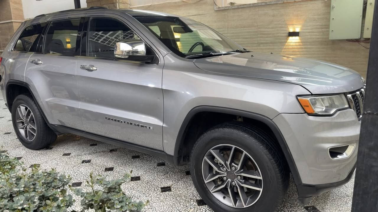 للبيع جيب ٢٠١٩ امريكي فول مواصفات ١/١ لمتد عدة الفتحة
ضرر بسيط بدون ايرباك سيارة جداً نظيفة وشرط الفحص 
رقم سليمانية الجديد هزة وفحص جديد ب ( اسمي لسنوية)
المواصفات:-
١- بصمة تشغيل +ابوب 
٢- خرن ميموري 
٣- فور ويل ( ماوس ) 
٤- جنطة كهرباء 
٥-اطفاء ذاتي عند التوقف
٦- رادارات جانبي + حساسات امامي خلفي 
٧- تشغيل عن بعد 
٨- محرك ٦ سلندر 
٩- شاشة كبيرة 
١٠- كشنات جلد + تدفئة 
١١- ماشية ٦٢ الف 
وباقي المواصفات المعروف للجيب ملاحظه(( ضرره فقط جاملغ صبغ وحافة البنيد صبغ من الجانب بدون ايرباك ))
عنواني بغداد حي الجامعة 
السعر ١٩٨ ورقة 
***********
