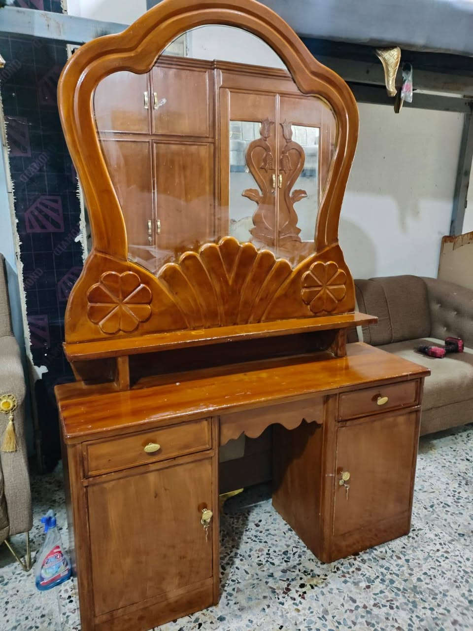 غرفه نوم عراقي صاج درجه اولى اب 700وبيهامجال بصيط عنوان بغداد حي الجهاد الديوان ***********
