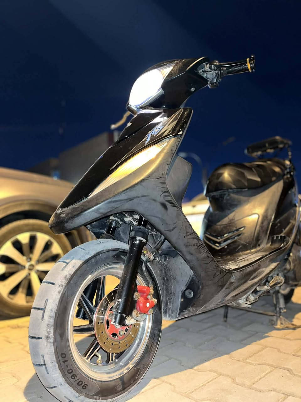 سلام عليكم دراجه ماكس عدله للبيع دراجه جديده بمعنى الكلمه ترايك وين ما تريد الدراجه  الكهربائيه كله كامله الدراجه معدله 110 كلش قويه شلعه ومعدل الدراجه عله وياله كروم وعليه تايرات جديده جلاتيني ما صار كم يوم من سديتهن الدراجه نكره سلف وهندر بكل وقت الدراجه بل واقع بعد أحله بلاديه ضفيره كله مكفوله السعر.  750 وبيه مجال للشراي يشلع عيوني المكان بغداد المحموديه وهذه رقمي ومتواجد واتساب أيضا ***********
