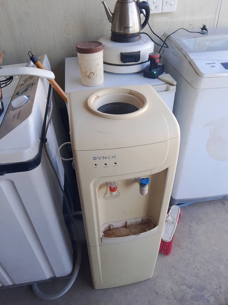 بيع وشراء مواد منزلية كافة قديمة وجديدة استفسار اتصال على الرقم *********** كركوك مخزن  ابوفيصل شارع كورنيش طريق كراج حويجة مقابيل مخزن سلطان2 قرب مشتل
