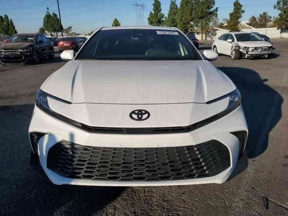 جمعة مباركه 
كامري هايبرد 2025 SE 
الحادث موضح بالصور خلفي فقط 
السياره بدون ايرباك 
مدة الوصول 5/1/2026
السعر واصل بغداد بدون تصليح 20.500$
للاستفسار: ***********

#كامري #كامري2025 #هايبرد
