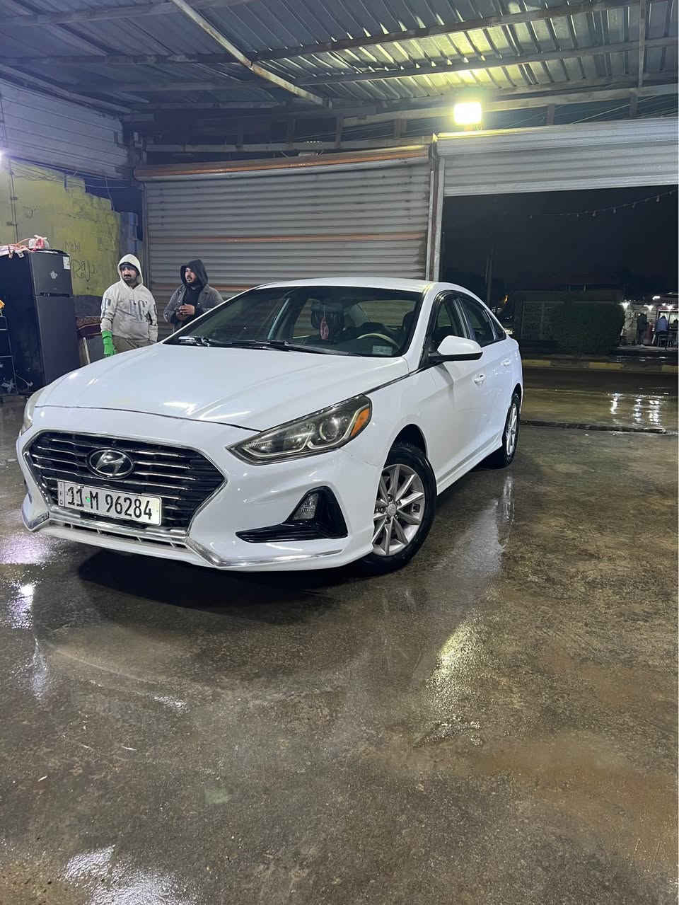 السلام عليكم 
السعر 118 مجال كلش بسيط 
سوناتا 2018 رقم بغداد دولي تحويل مباشر 
حادث امريكا بابتين جهه يمنه وبلعراق جاملغ وبنيد يمنه نفس الجهه صار بيه صبغ صفحه يمنه وبنيد 5 قطع صبغ 
بدون دواخل لغود شواصي وحوض وتكم بلاديات 
مكينه 2400 
كير ومكينه وصدر وتبريد مكفولات
نص مواصفات 
شاشه جبيره وكامره خلفيه 
3 انظمه قياده 
رادارات جانبيه 
ماشيه 98 ألف 
سياره جاهزه مابيه مصرف 
مكانه بغداد سيديه 
*********** بغداد, العراق
