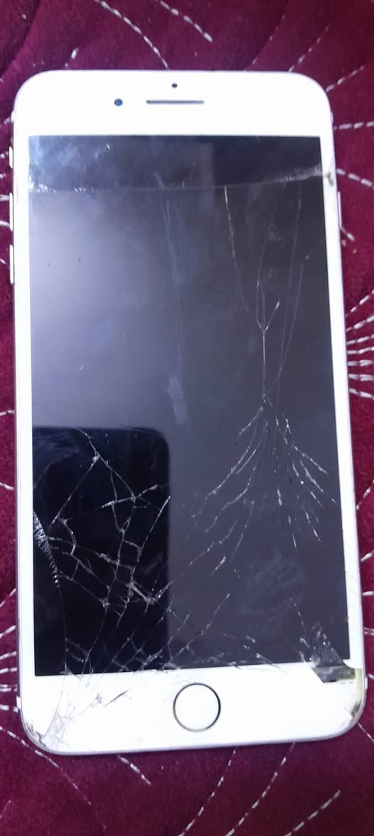 ايفون 7 شغال بس الشاشة مفطرة 
السعر ٥٠ الف قفل
مكاني بغداد


**إذا كنت صاحب هذا الإعلان وتريد حذفه لأي سبب، رجاءا أرسل رسالة إلى الدعم الفني**