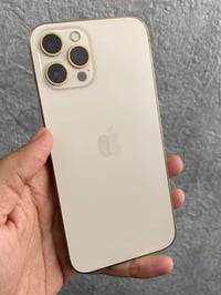 ايفون ١٢ بروماكس • ٢٥٦ • بطارية ٧٠