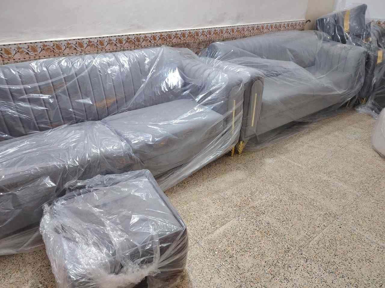 🔥 فرصة لا تعوض 🔥
طقم كنب مودرن فاخر جداً
لون رمادي راقٍ مع لمسات ذهبية تعطيه فخامة استثنائية ✨
✔️ جديد ونظيف
✔️ تصميم مميز ومريح
✔️ يضيف لمسة فخامة لأي صالة
السعر مناسب وقابل للنقاش للجادين فقط
للتواصل خاص 📩


**إذا كنت صاحب هذا الإعلان وتريد حذفه لأي سبب، رجاءا أرسل رسالة إلى الدعم الفني**