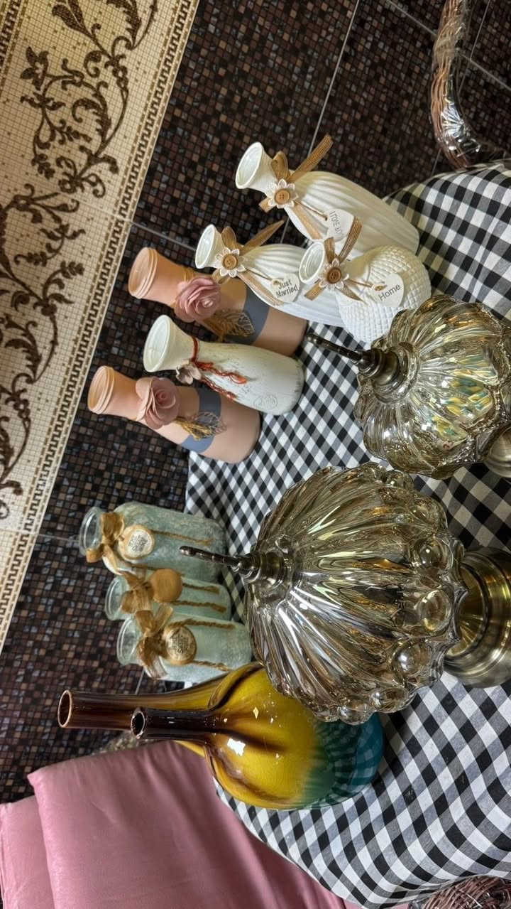 بۆ فرۆشتن ،ئاوێنەکە ٤٠ هەزار، سێتەکان ١٥ هەزار، گۆزەو گوڵەکان دانەی ١٥ ،سەعاتەکە ٤٠ هەزار ، هەمویان زۆر پاک و بي عەیبن شوێن ڕانیە


**إذا كنت صاحب هذا الإعلان وتريد حذفه لأي سبب، رجاءا أرسل رسالة إلى الدعم الفني**