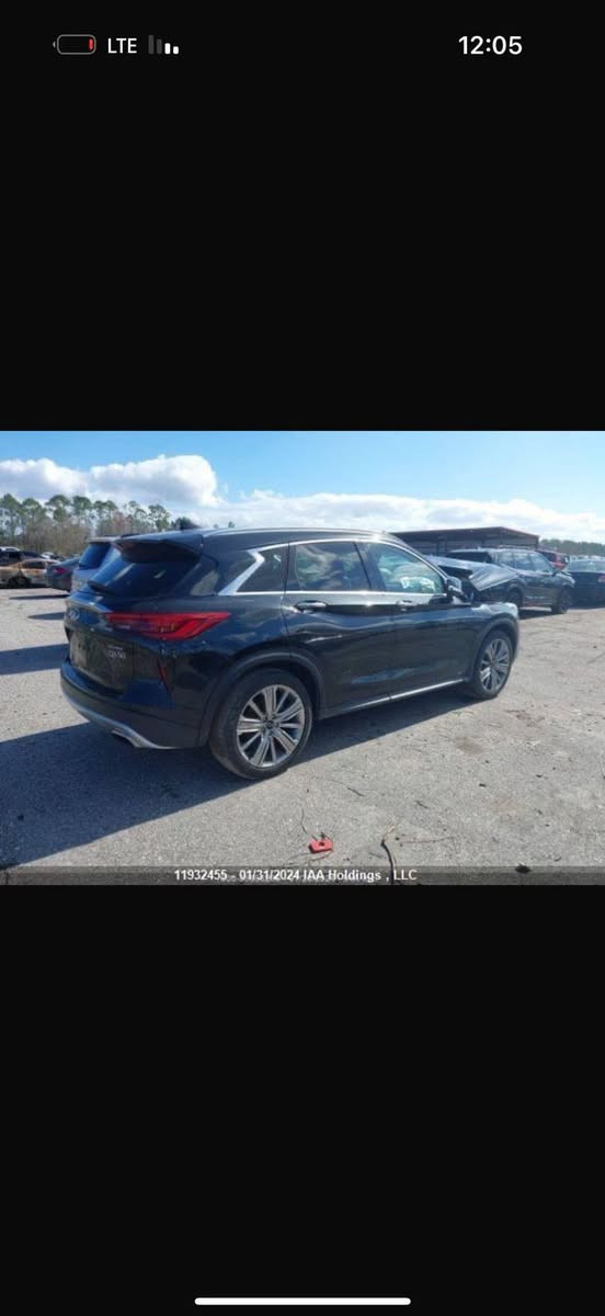 السلام عليكم 
البيع انفنتي QX50
موديل 2022 حادث بس بنيد وجاملغ بارد
سياره كامل مواصفات
مكان بغداد 
السعر190الف دولار 
موبايل ***********
