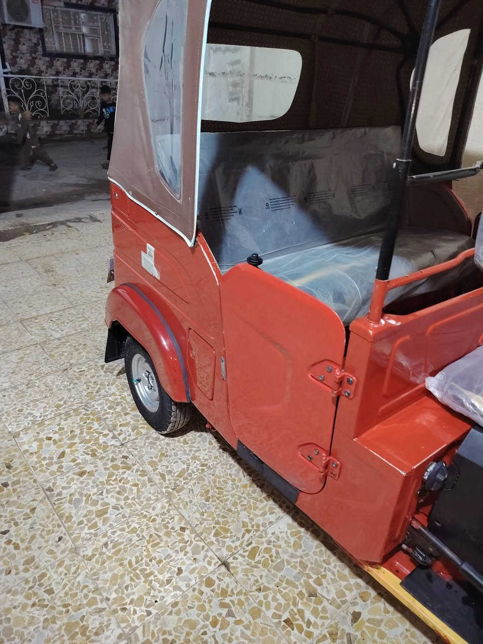 سلام عليكم تكتك مديل 22 مكفوله كفاله عامه
عده تعمير خياس تكتك خير من الله رقم وسنويه
تكتك جاهزه مانقصهة اي شي
مكان العماره ساحت العرضات قرب شؤن مرئه
باقي تفاصيل 
***********
