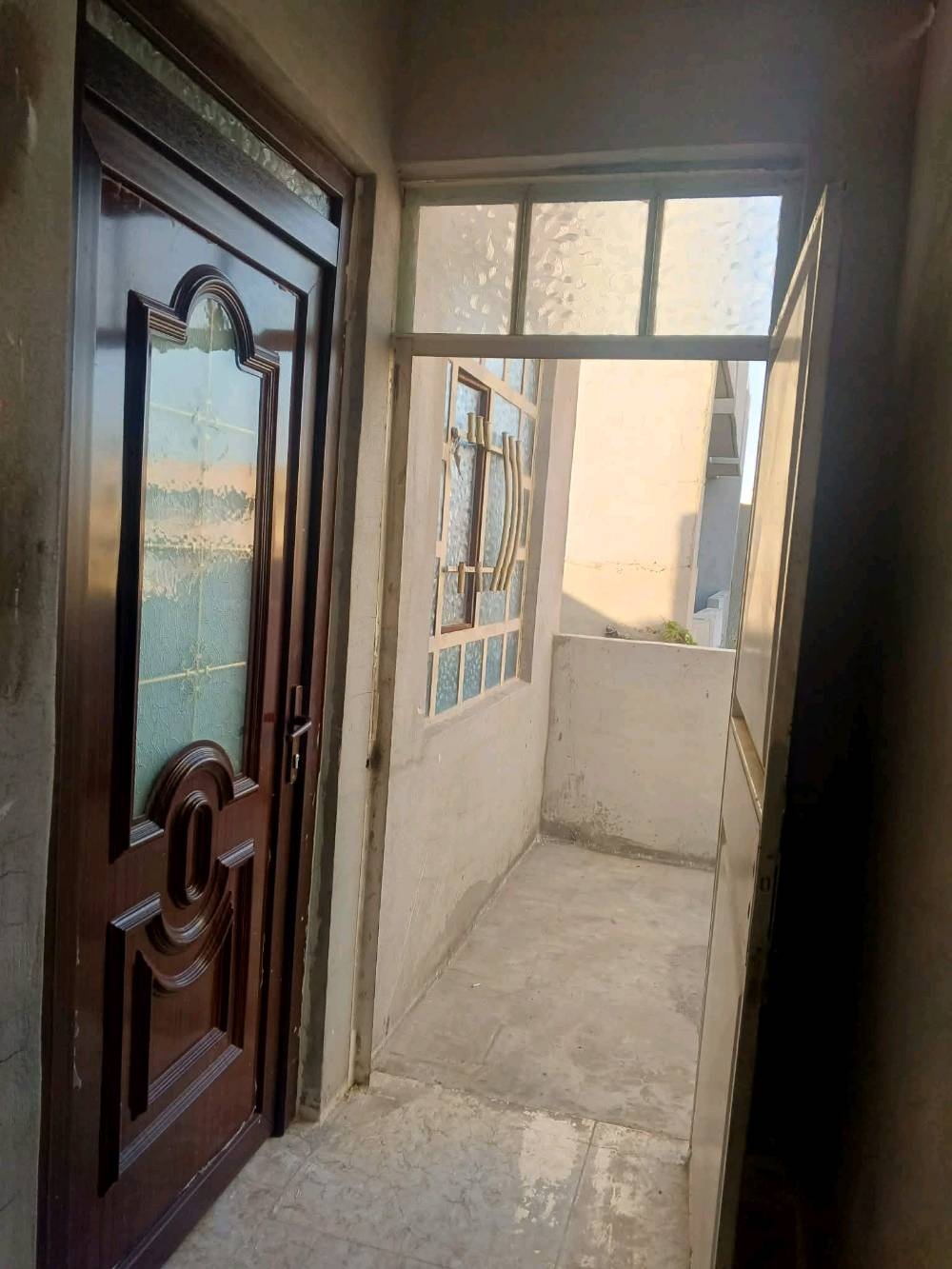 السلام عليكم 
دار للأيجار حي نابلس قرب جامع الصادق الامين 
بناء حديث طابقين  
المساحة 50 
يحتوي على غرفة و هول كبير و مشتملات في الطابق الارضي 
و غرفتين في الطابق الأول 
للتواصل على الرقم 
***********