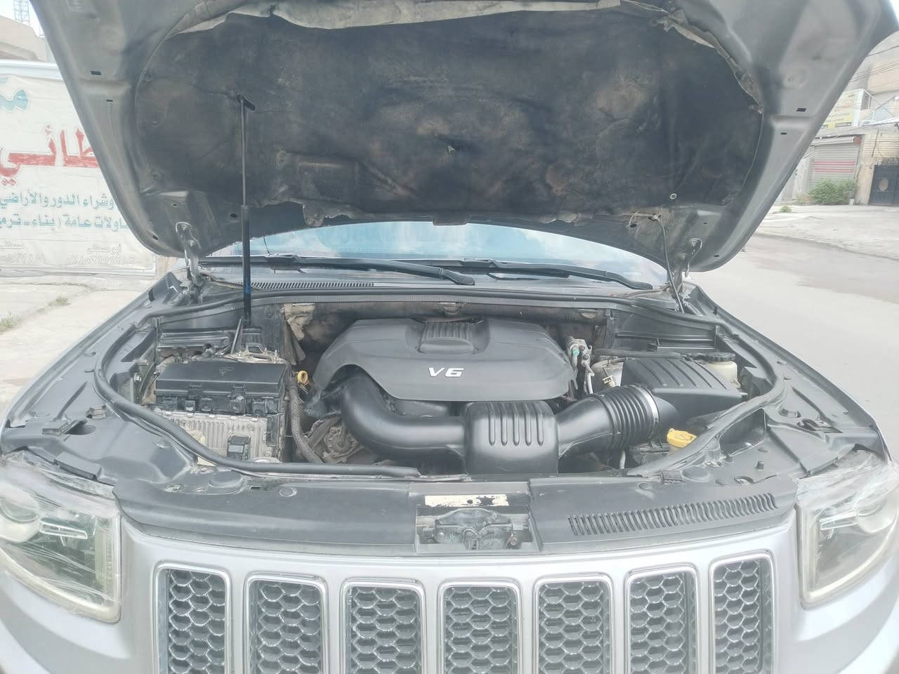 السلام عليكم
جيب لاريدو 2014 فول مواصفات حادثها جاملغ وباب خلفي مصبوغ والباقي كلير أثر جراد كير طياره ومعروفه مواصفاتها وغيرها....

السعر 174ورقه مكاني بغداد
***********
