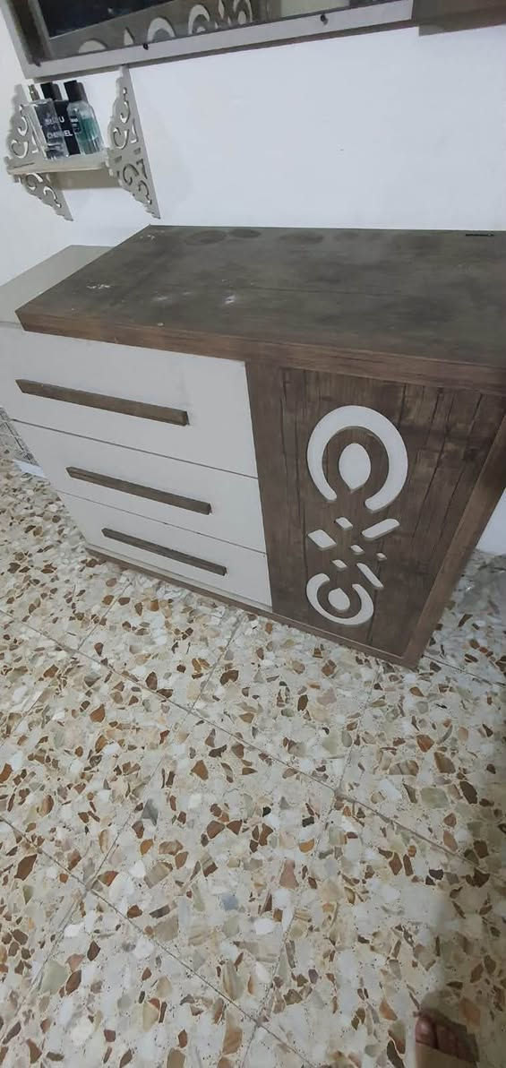 غرفة تركية بلوك وتخم ٧ مقاعد 
الاساتذة
التخم ٣٠٠بي مجال

الغرفة ٥٠٠بيها مجال

التواصل على الرقم ***********
