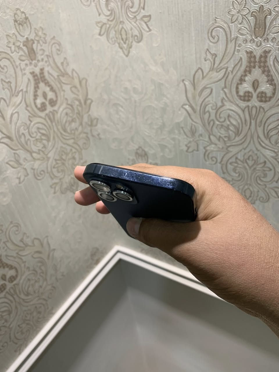 السلام عليكم 12 برو ماكس مستبدل شاشه فقط الكامرا الاماميه ماتشتغل بطاريه 78 ذاكره 128 جهاز مرتب ونظيف كامرا خلفيه شغاله مكاني بصره عنواني حيانيه رقمي سعر 260وبي مجال  
***********
