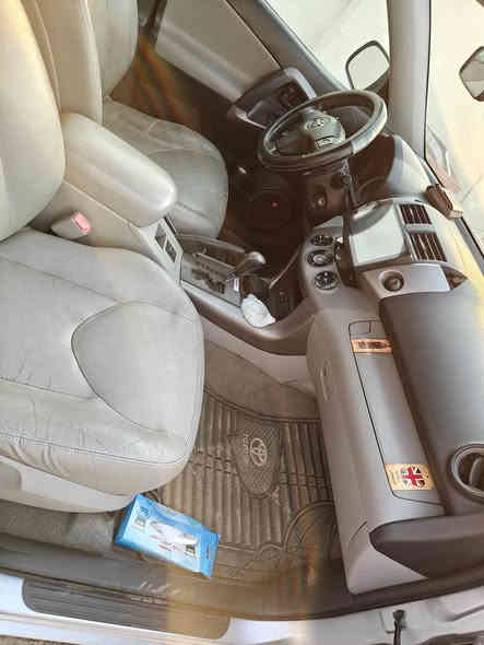 السلام عليكم راف فور 2008وارد أمريكي 6 سلندر صبغ 4 قطع بدون داخل باسمي رقم بغداد السعر 107$هاتف ***********بغداد ساحه ميسلون
