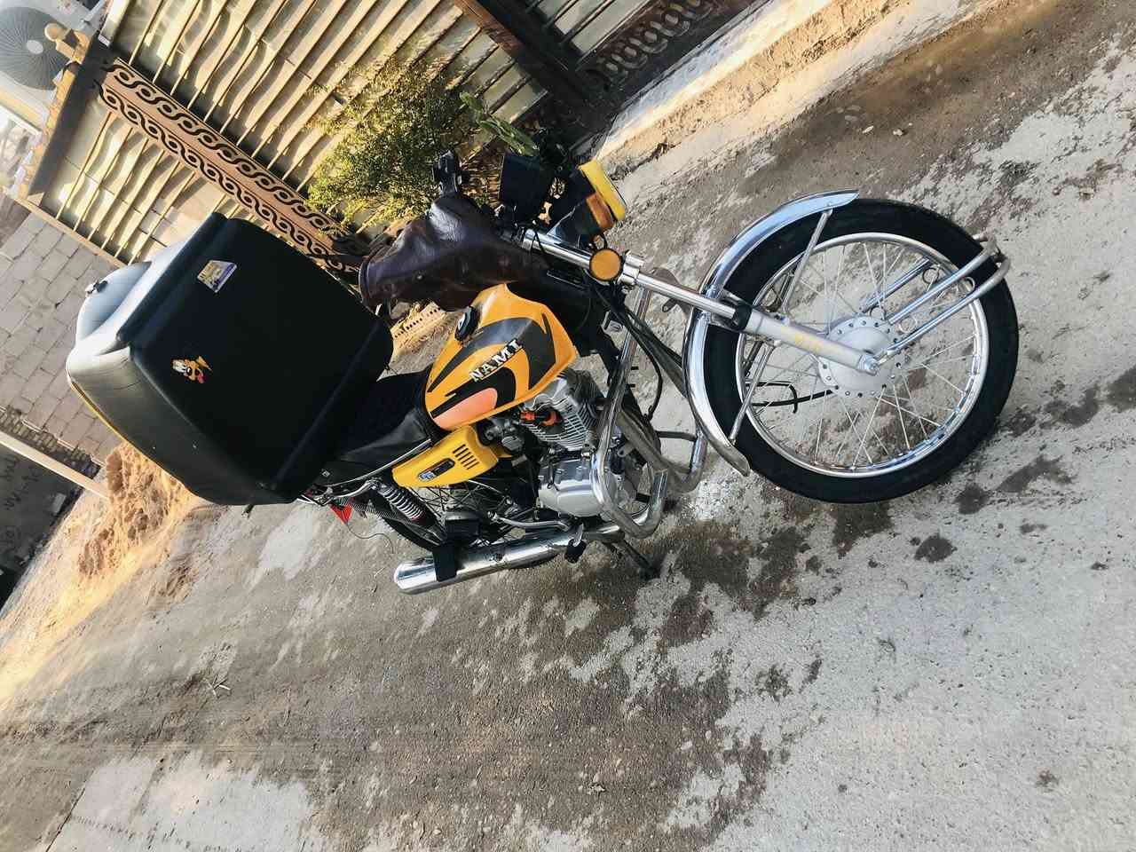 السلام عليكم دراجة نامه للبيع موديل ٢١ نقصه أوراق بس أكفلك سرقة وعشائر دراجة عوزه بس كوبلن خلفي مال تاير مبدل بيع ولفات بس مكينته ناعمه ونشطه وقويه معدل ١١٠ سعره ٤٥٠ وبيه مجال مكاني الدوره (الصندوك مو وياه ) 
*********** ما متواجد ع فيس بس ع خط والواتساب
