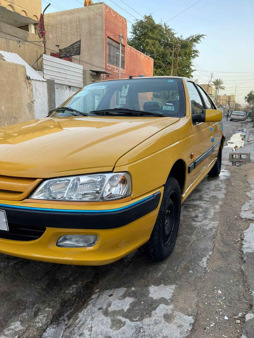 سلام عليكم البيع بيجو مديل 10
بسمي رقم نكليزي مصفره هيه وغرمات 
مكفوله كفاله ماشيه 97 سياره جديده 
كير ومكينه مكفولات تبريد شغال كهربايات كله شغاله 
صدر عله شركه جديد سياره كله عل بلادي عله ايد واحده 
مكان سياره بغداد مدينه صدر الورفلي سعر 45
تصال ***********
