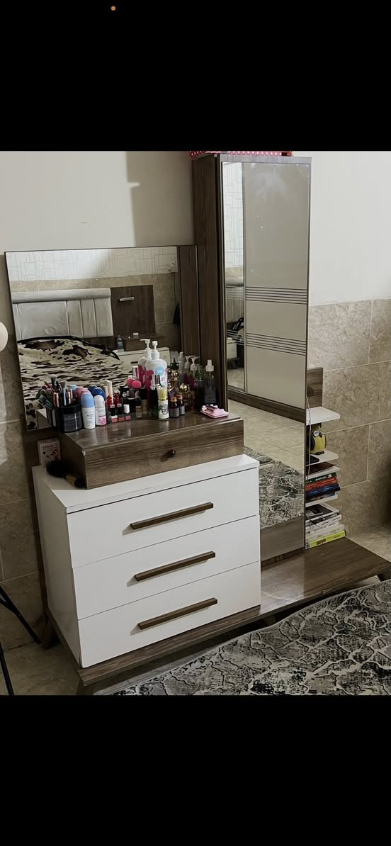 غرفة نوم نفرين للبيع/ الغرفة مستعملة لكن نظيفة ،فقط يحتاجلها صوميا / اربيل


**إذا كنت صاحب هذا الإعلان وتريد حذفه لأي سبب، رجاءا أرسل رسالة إلى الدعم الفني**