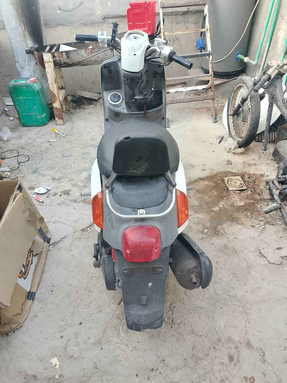 السلام عليكم دراجه بوليس للبيع دراجه بدلها زنجيل جواكيت يراد لها بوسه وبستم دراجه شغاله بس بيها دخانه شويه وتقطع دراجه سعرها 375 قفل جماعه 300 50 لا احد يخابر الرقم العنوان مدينه الصدر ***********
